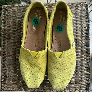 TOMS Women's green/yellowish Perforated‎ Loafer Flat Women’s Size 8